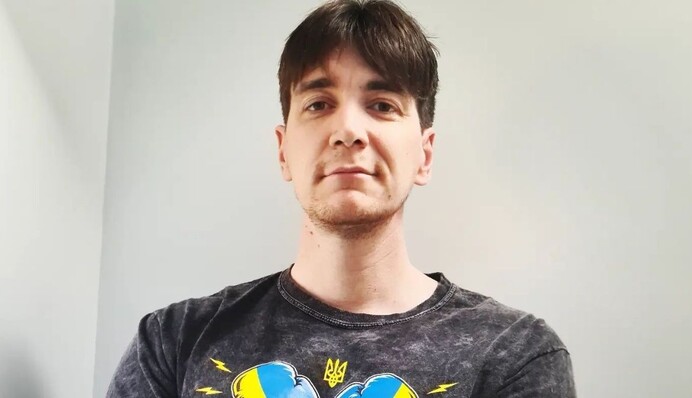 Купил футболку Усика с патриотической символикой: звезда 