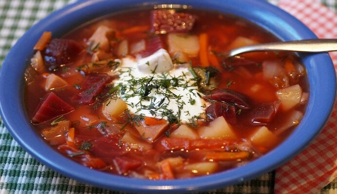 Як приготувати борщ із томатним соком: простий рецепт без м'яса