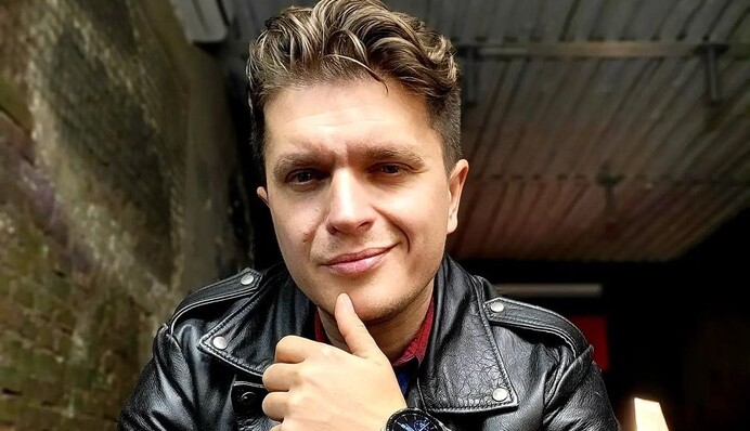 Не туризм і не міграція: Анатолій Анатоліч відповів на критику після виїзду до Франції