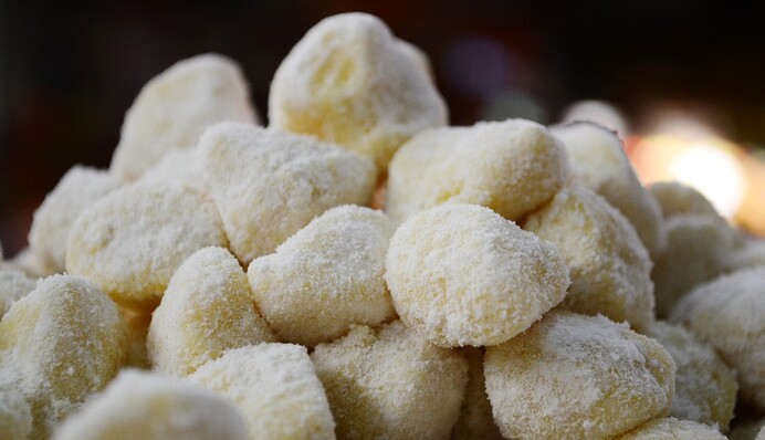 Як приготувати ніжні ліниві вареники з картоплею: простий рецепт