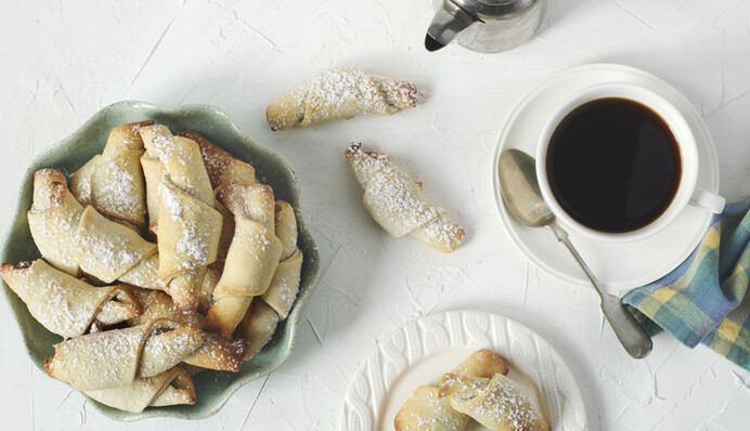 Як приготувати швидкі рогалики з листкового тіста: простий рецепт