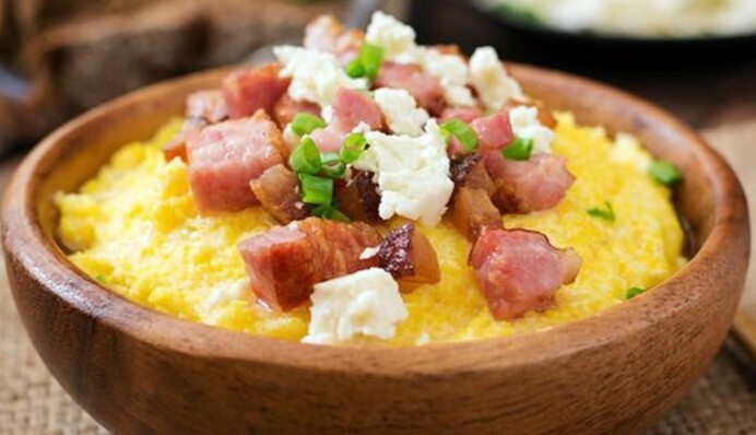 Як приготувати ситний банош із сиром та грибами: простий рецепт