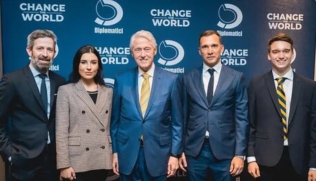 Дуже пишаюся: дружина Андрія Шевченка розповіла, як їхній 17-річний син підтримує Україну