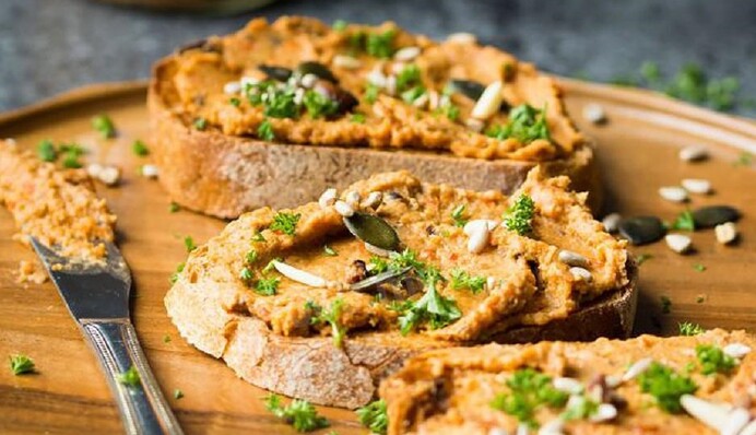 Як приготувати смачний м'ясний паштет зі свинини: простий рецепт з цибулею та морквою