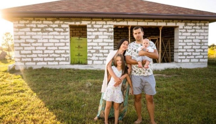 Ми бездомні з двома дітьми: українська журналістка розповіла про зруйнований будинок у Бучанському районі