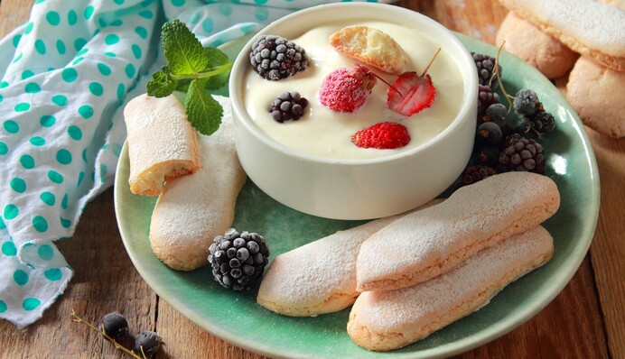 Як приготувати бісквітне печиво Савоярді: простий рецепт основи тирамісу та тортів