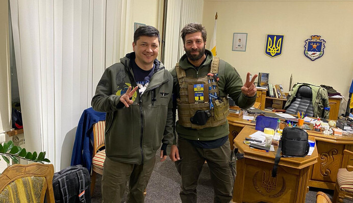 Поводьтеся гідно: Даніель Салем з передової звернувся до українців, що поїхали