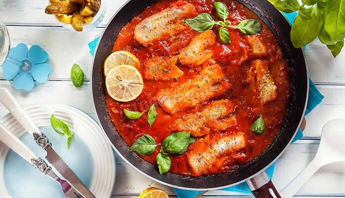 Как вкусно приготовить рыбу в томатном соусе: простой рецепт