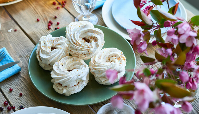 Як приготувати легке безе з кремом: простий рецепт тістечок