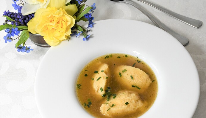 Как сварить куриный суп с клецками из манки: простой рецепт