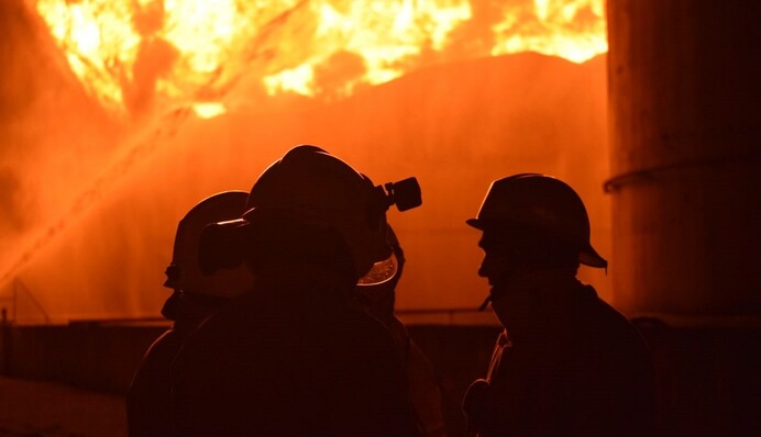 Базовая проблема: какую опасность несут ракетные удары по нефте­хранилищам