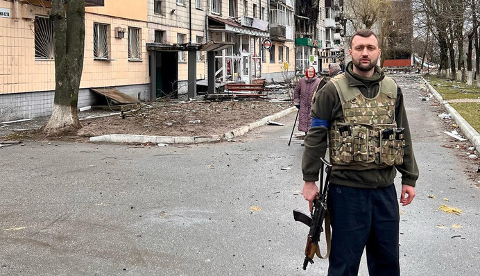 Співак Тамерлан показав зруйнований будинок дитинства у Бородянці: фото