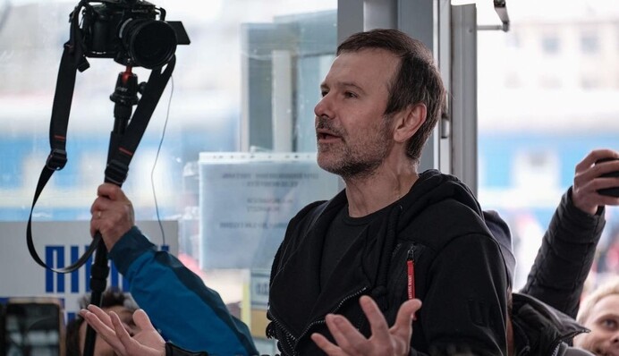 Сам диявол прийшов сюди: Святослав Вакарчук у Бородянці записав емоційне відео