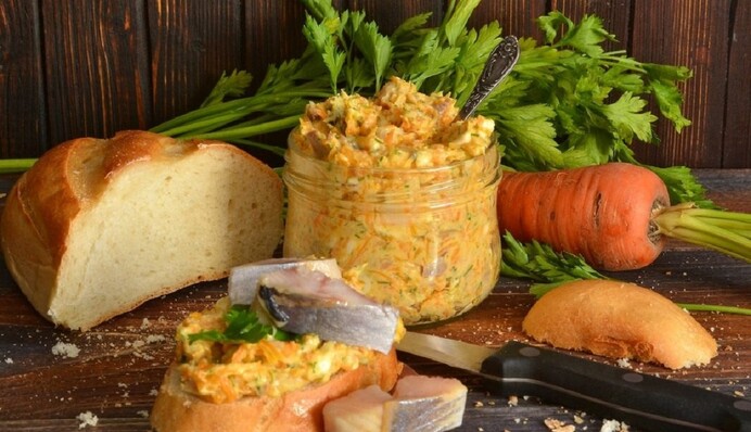 Як зробити смачний рибний паштет із плавленим сиром: простий рецепт