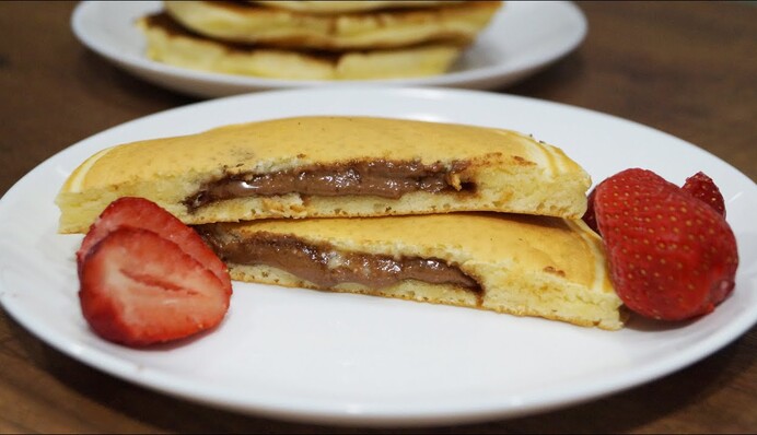 Как приготовить панкейки с шоколадной начинкой: простой рецепт