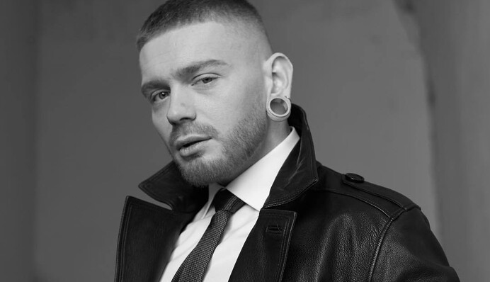 Думал, что поймаю инсульт: певец Александр Кривошапко рассказал, как его родные вышли из Мариуполя