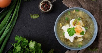 Як приготувати зелений борщ без щавлю: простий рецепт зі шпинатом