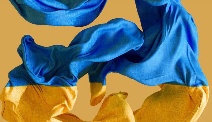 Впервые без фотографии: чешский Vogue поместил на обложку надпись 