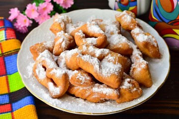 Як приготувати хрумкі українські вергуни: простий рецепт без дріжджів