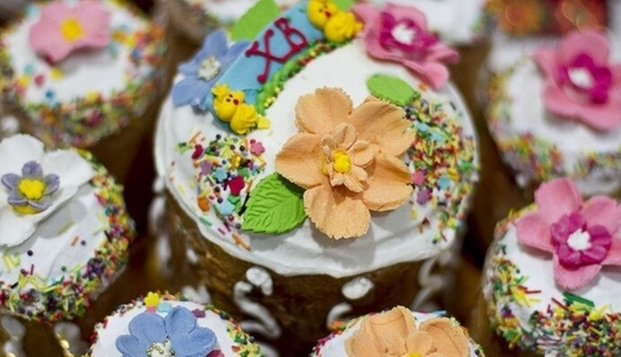 Як приготувати мастику для декорування паски: простий рецепт із цукрової пудри