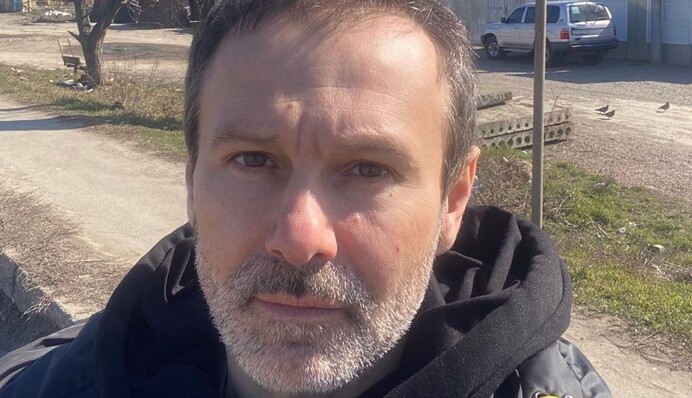 Святослав Вакарчук на Луганщине спел под звуки канонады и призвал жителей эвакуироваться