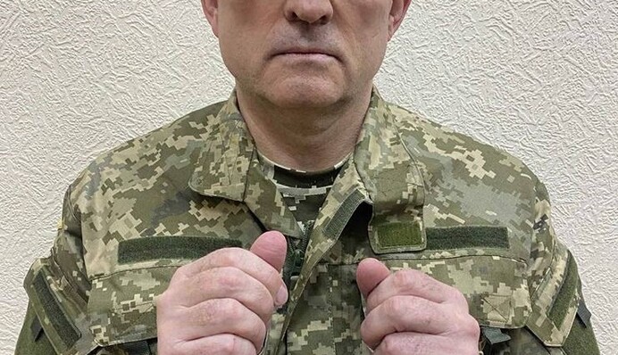 Медведчук на ланцюгу: що робити влада з одіозним кумом Путіна