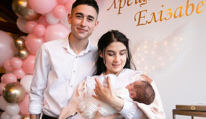 Мы больше не семья: жена Романа Сасанчина намекнула на разрыв с певцом