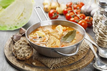 Як зварити смачний капусняк за бабусиним рецептом: простий рецепт із пшоном