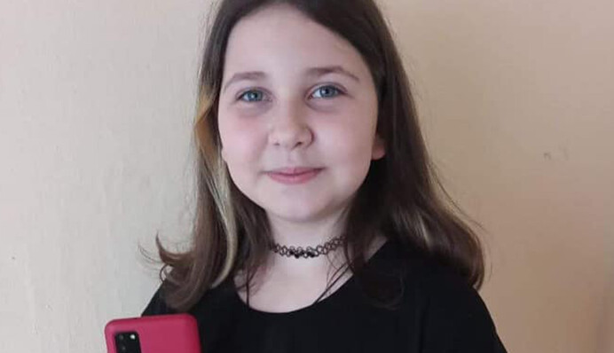 Захисники України повернули 10-річній дівчинці телефон, вкрадений російськими орками: фото