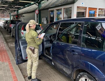 Ваш паспорт, будь ласка: українські біженці обурені новими правилами перетину кордону