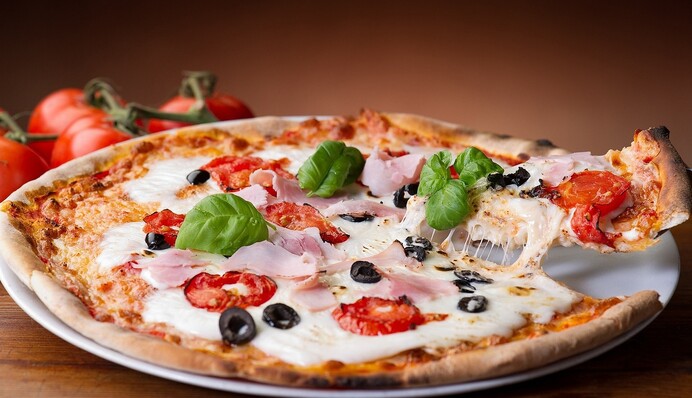 Как приготовить вкусное и тонкое тесто для пиццы: простой рецепт на молоке