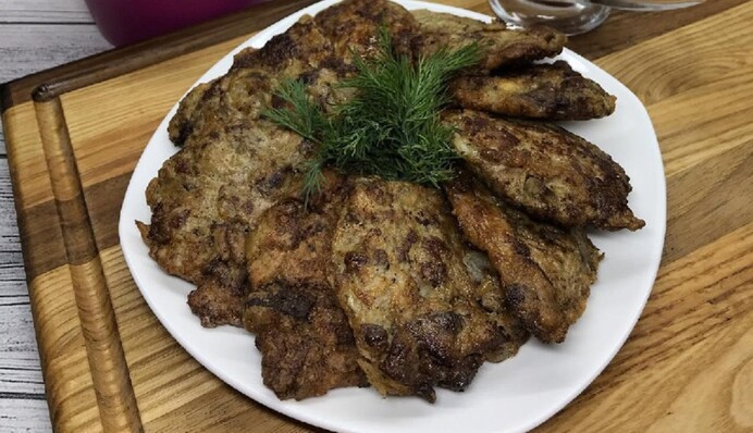 Как готовить рубленые печеночные блинчики: простой рецепт из куриной печени