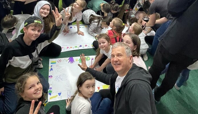 Скільки в них сили та віри у перемогу: Горбунов зустрівся з дітьми з Маріуполя та показав фото