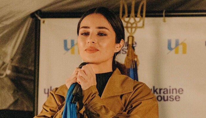 Прошу его не ходить по улице: Злата Огневич рассказала об отце, который оперирует раненых в Харькове