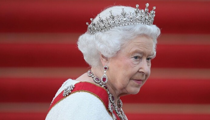 Елизавете II исполнилось 96 лет: дворец показал новое фото королевы
