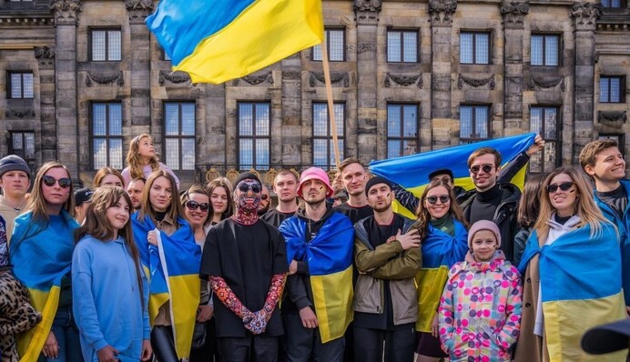 Kalush Orchestra спели для жителей Ирпеня под открытым небом: видео