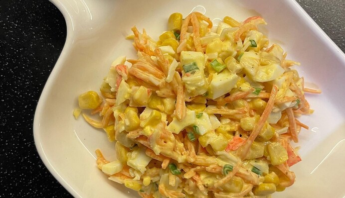 Как приготовить оригинальный крабовый салат с морковкой по-корейски: простой рецепт