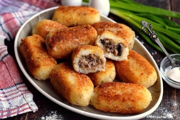 Як приготувати ніжні картопляні зрази з грибами: простий рецепт