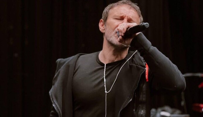 Вакарчук дал концерт в киевской подземке - средства пойдут на помощь пострадавшим от войны детям