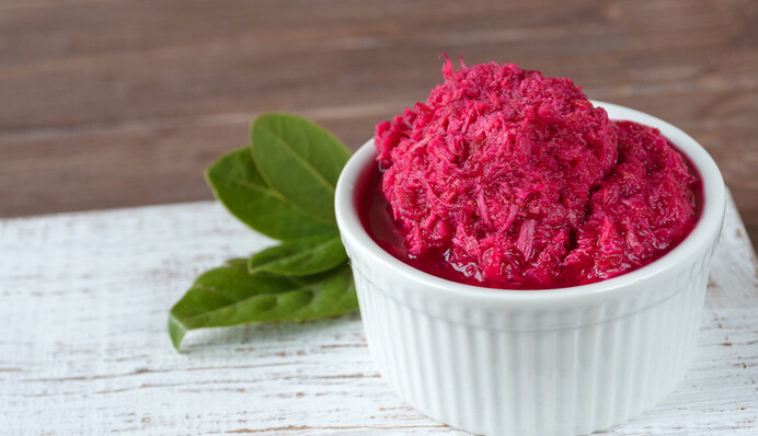 Як приготувати домашній хрін з буряком: простий рецепт