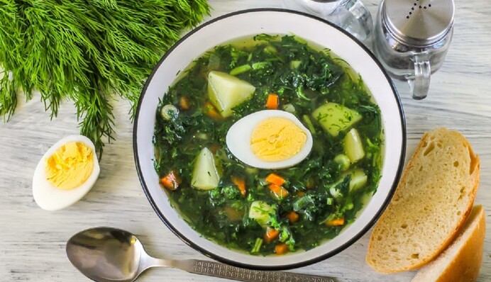 Как правильно готовить зеленый борщ с крапивой и яйцом: простой рецепт