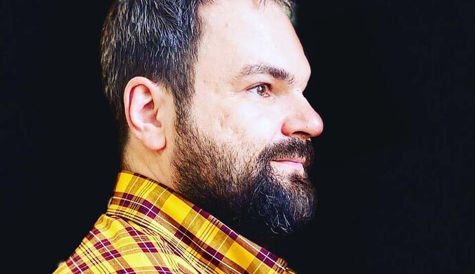 Сподіваюся, поховали разом із собою: співак Діля розповів, що окупанти пограбували його будинок