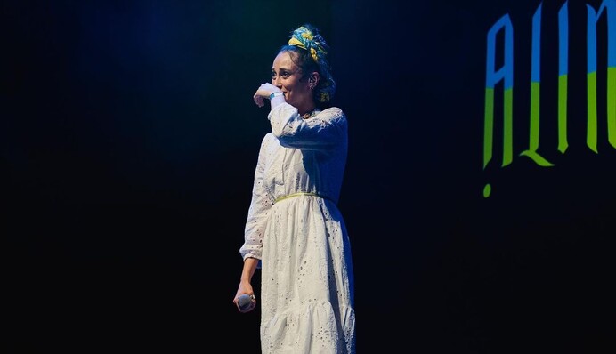 Алина Паш растрогала душевным исполнением стрелецкой песни 