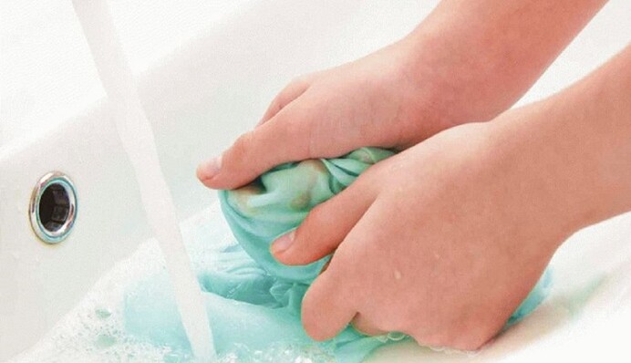 Як вивести плями від зеленки: перевірені способи, щоб не залишилося слідів