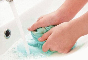 Як вивести плями від зеленки: перевірені способи, щоб не залишилося слідів