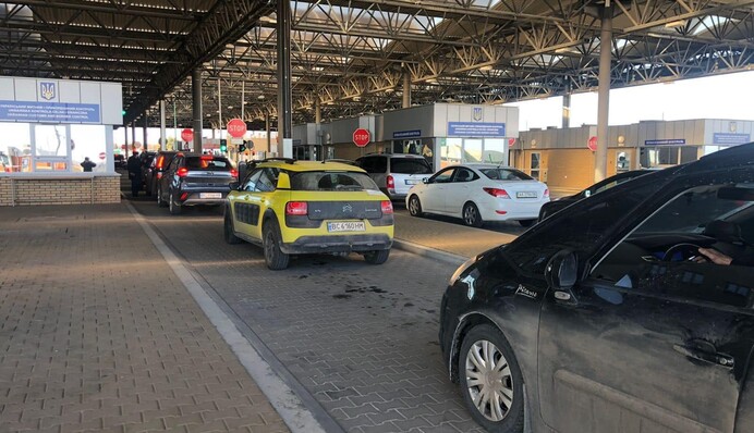 Хаос на польсько-українському кордоні: як припинити величезні черги