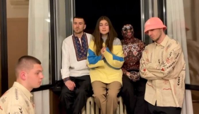 Jerry Heil и Kalush Orchestra записали для Анджелины Джоли песню-послание с призывом помочь Украине