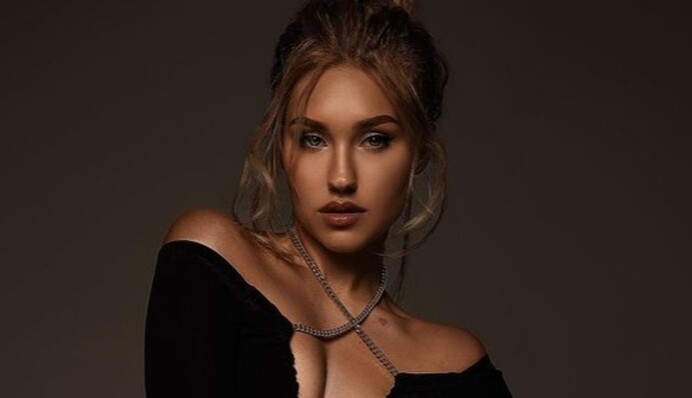 Мені ще багато працювати: Даша Квіткова показала, як схудла після пологів