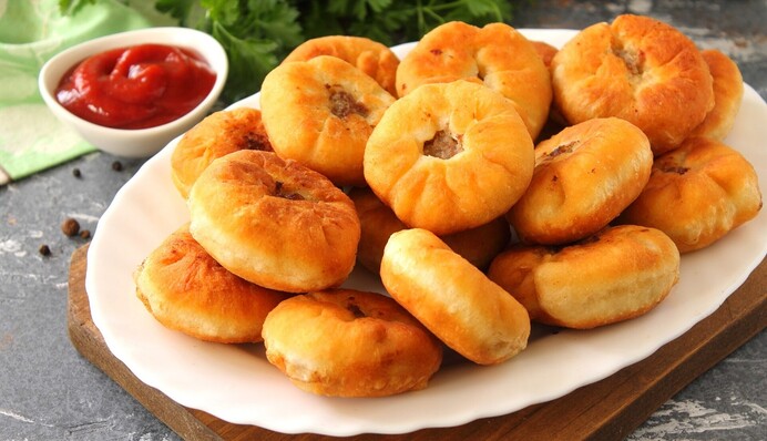 Как приготовить сочные беляши с хрустящей корочкой: простой рецепт на кефире