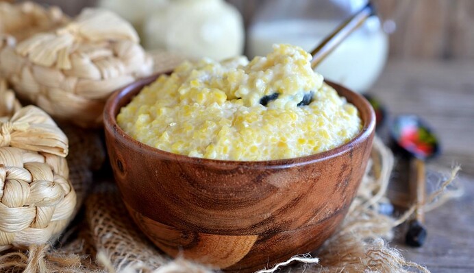 Как сварить нежную молочную кашу с кукурузной крупой: простой рецепт